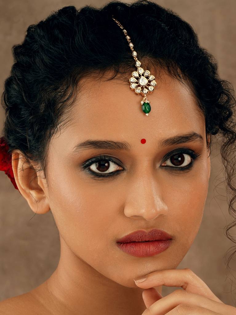 Gleaming Kundan Green Drop Maang Teeka : WFAE192