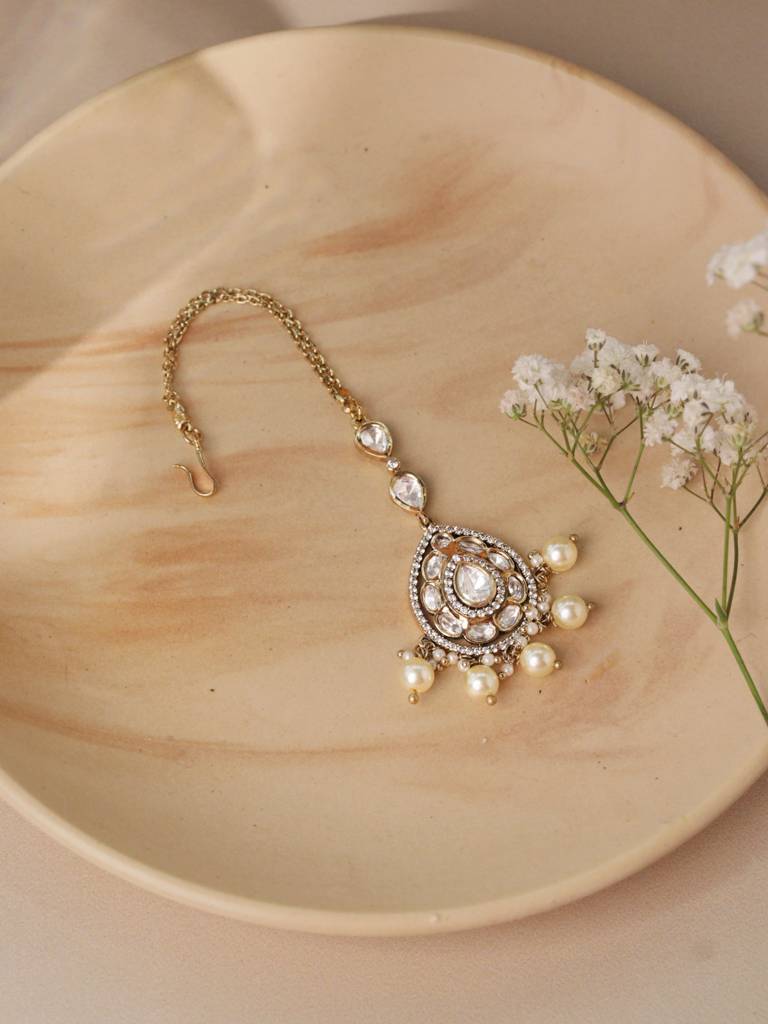 Vintage Charm Teardrop Maang Tikka : WFAE207