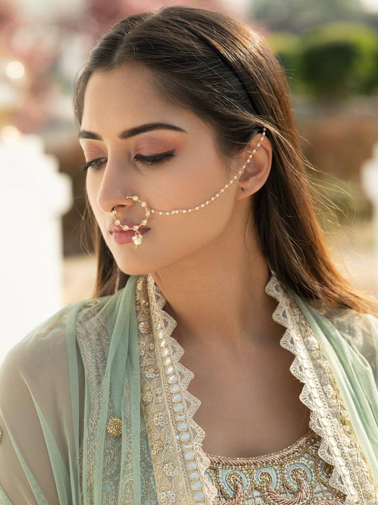 The Bridal Circle Of Leafets Kundan And Pearl Drop Nath : WFAE87