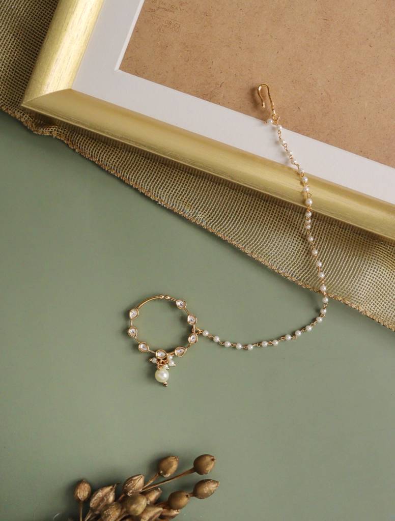 The Bridal Circle Of Leafets Kundan And Pearl Drop Nath : WFAE87
