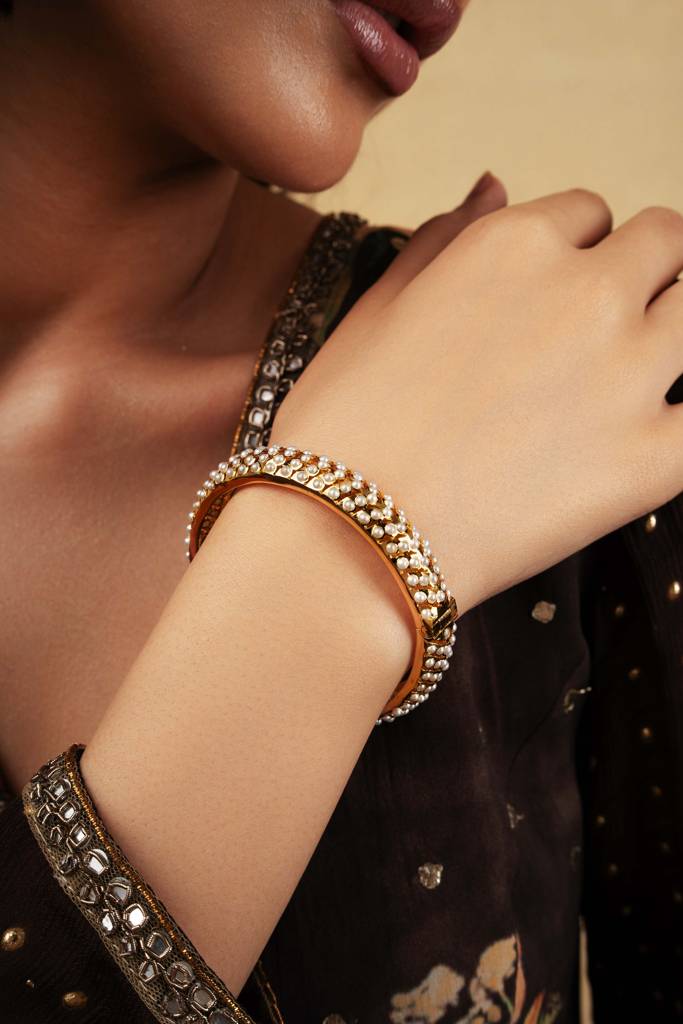Meira Pearl Studded Bangle : WFBE314