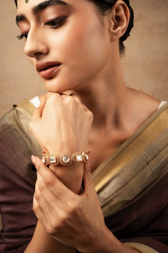 Meira Strings Of Kundan Bangle : WFBE318
