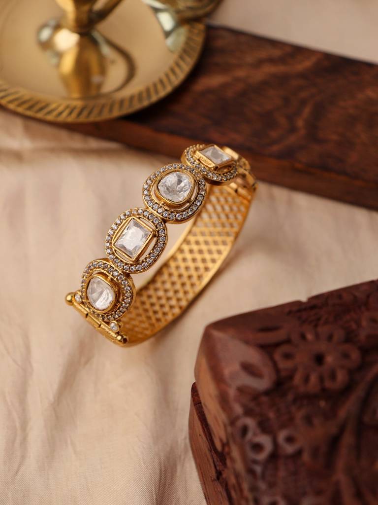 Meira Strings Of Kundan Bangle : WFBE318