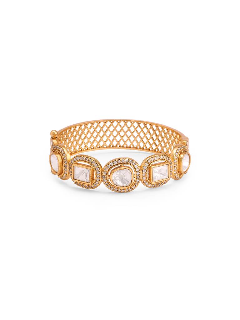 Meira Strings Of Kundan Bangle : WFBE318