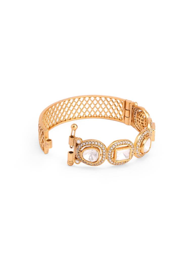 Meira Strings Of Kundan Bangle : WFBE318