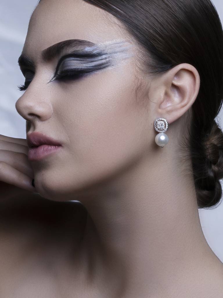 Drop Of Oyster Cz Stud Earrings : WFEC407