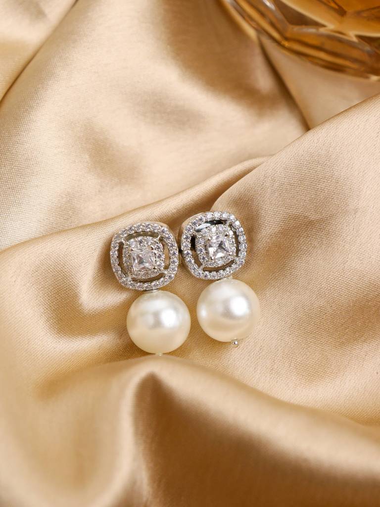 Drop Of Oyster Cz Stud Earrings : WFEC407
