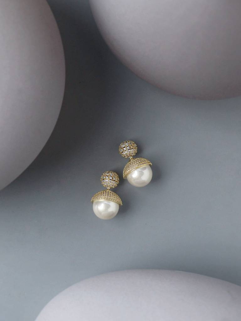 Nova Gilded Pearl Stud Earrings : WFEC515