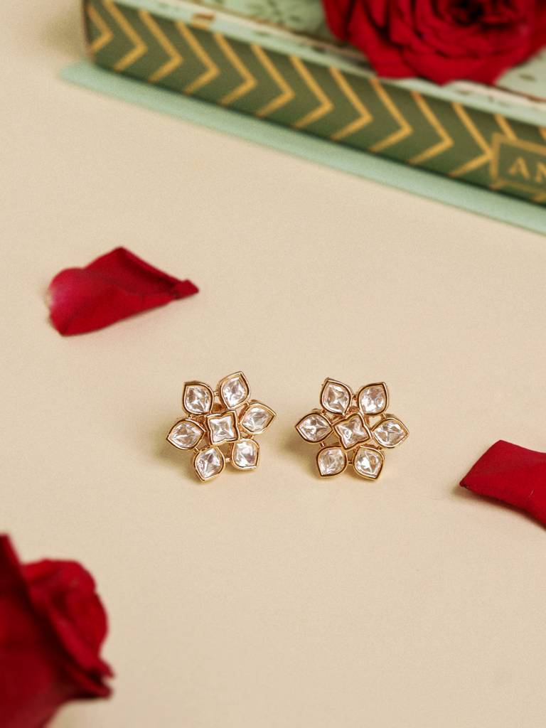 18 Kt Gold Plated Floral Studs : WFEE374