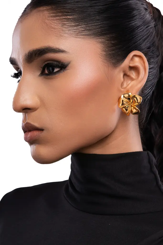 Nova Golden Bloom Stud Earrings : WFEP106