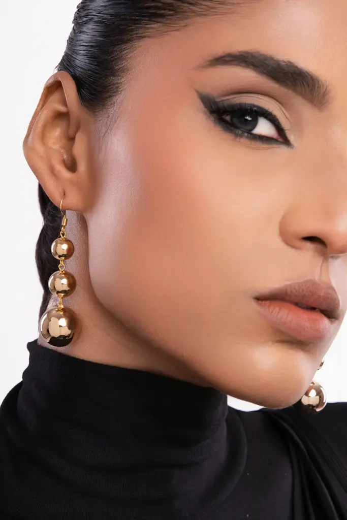 Nova Golden Sling Dangler Earrings : WFEP108