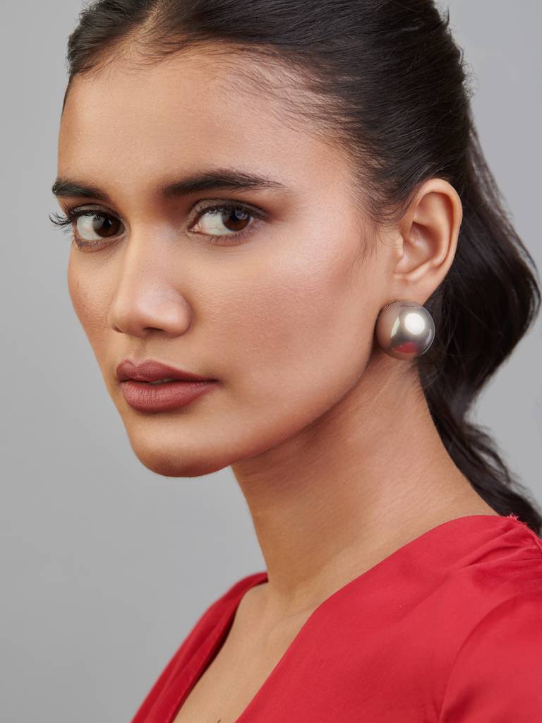 The Pearl Story - 25 Mm Deep Grey Shell Pearl Statement Studs : WFES33
