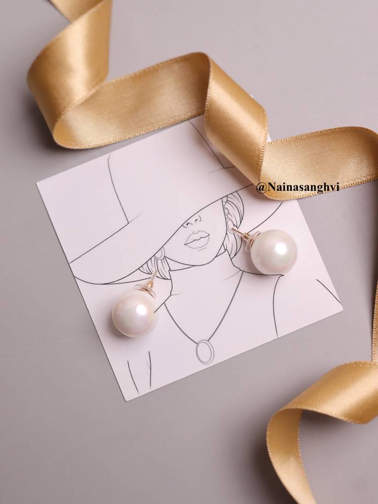 The Pearl Story - 20 Mm Ivory White Shell Pearl Studs : WFES35