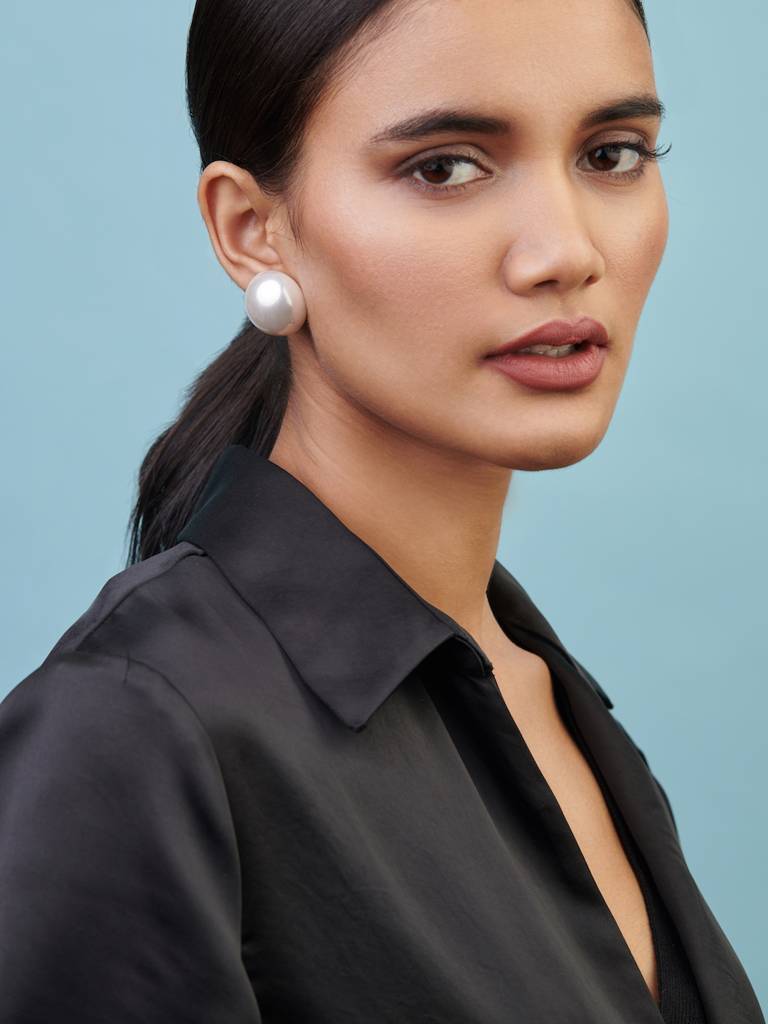 The Pearl Story - 30 Mm Ivory White Half Shell Pearl Statement Studs : WFES36