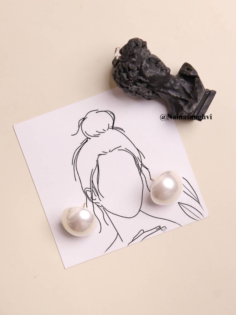 The Pearl Story - 30 Mm Ivory White Half Shell Pearl Statement Studs : WFES36