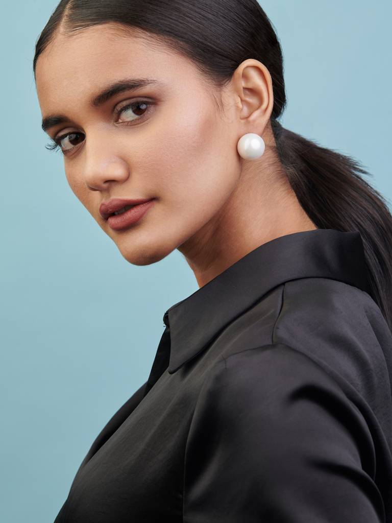 The Pearl Story - 20 Mm Ivory White Shell Pearl Stud : WFES37