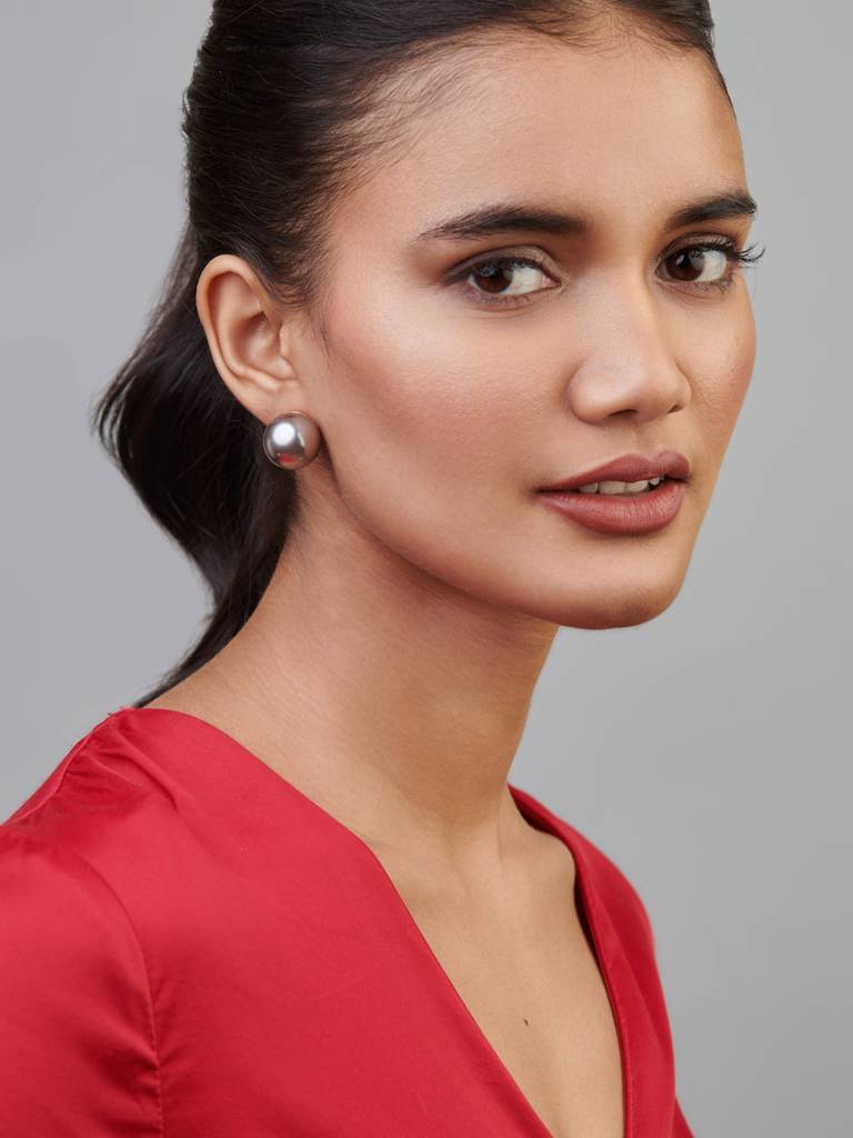 The Pearl Story - 15 Mm Deep Grey Shell Pearl Studs : WFES39