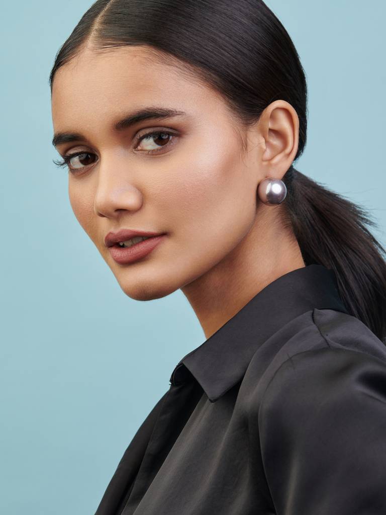 The Pearl Story - 20 Mm Deep Grey Shell Pearl Studs : WFES40