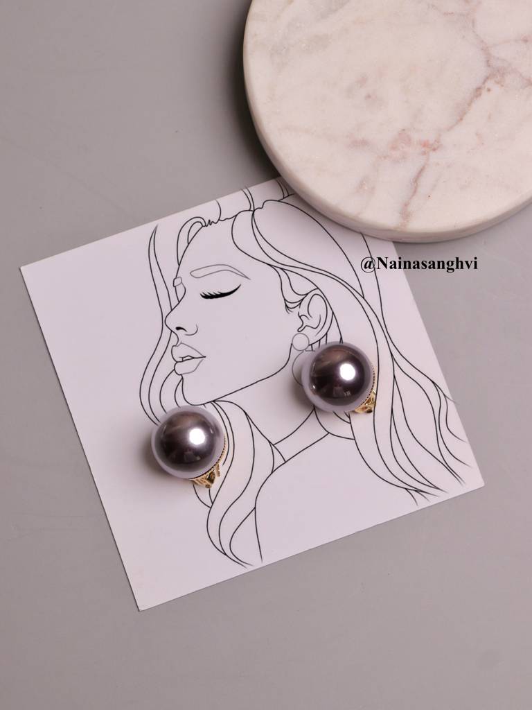 The Pearl Story - 20 Mm Deep Grey Shell Pearl Studs : WFES40