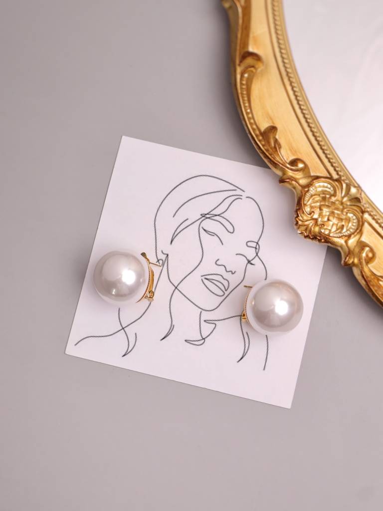 The Pearl Story - 25 Mm White Shell Pearl Statement Studs : WFES42