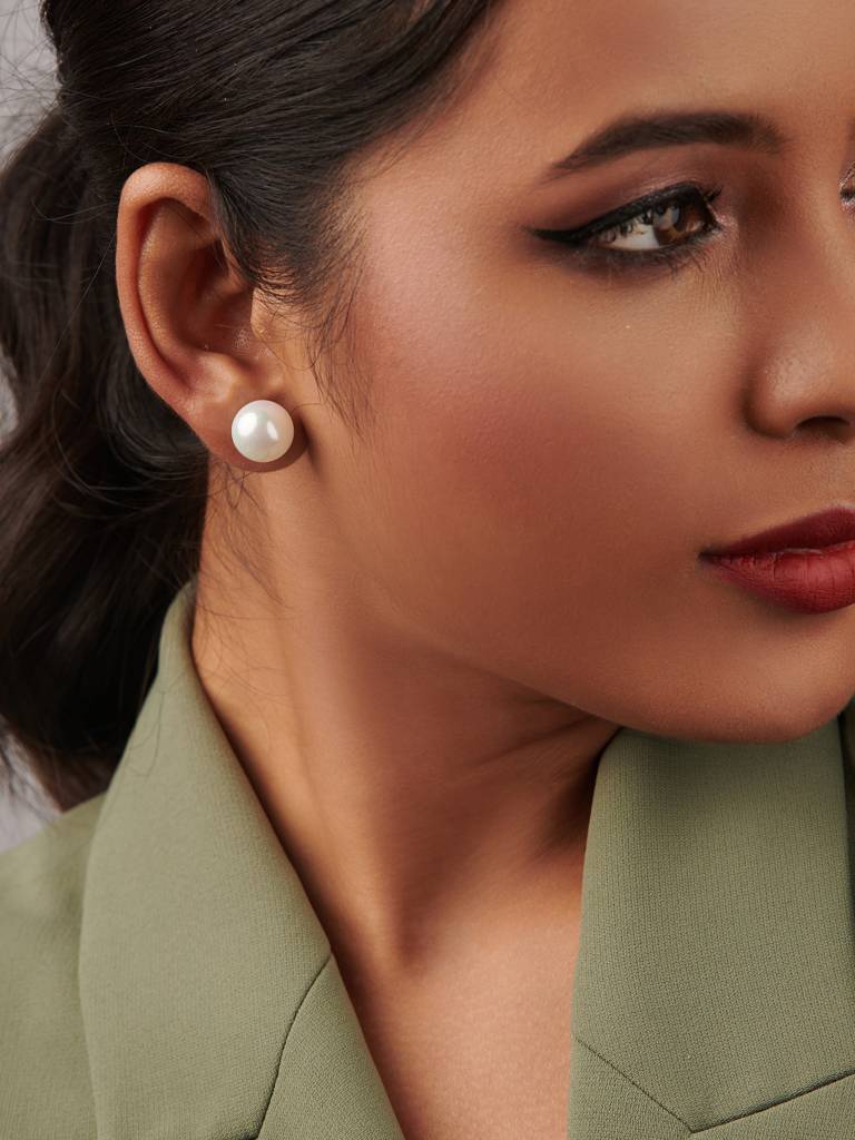The Pearl Story -Ivory White Pearl Stud Earrings : WFES56