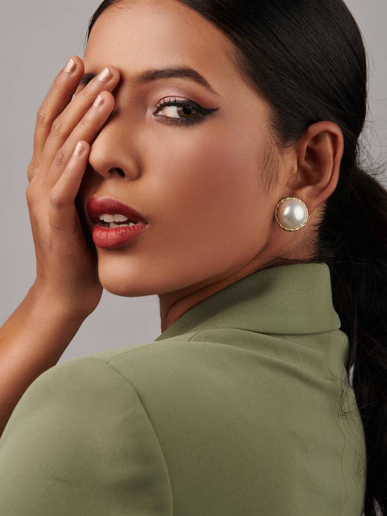 The Pearl Story - Cresent Pearl Stud Earrings : WFES58