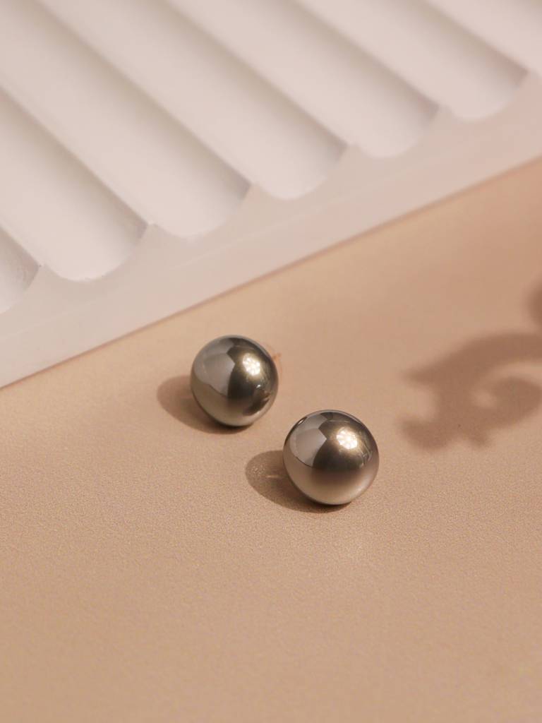 The Pearl Story - Mystic Grey Button Pearl Stud Earrings : WFES59
