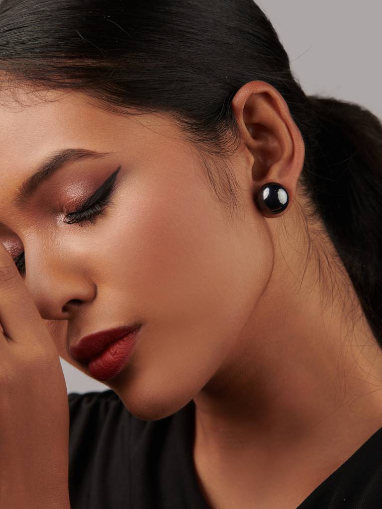 The Pearl Story - Midnight Black Button Pearl Earrings : WFES61