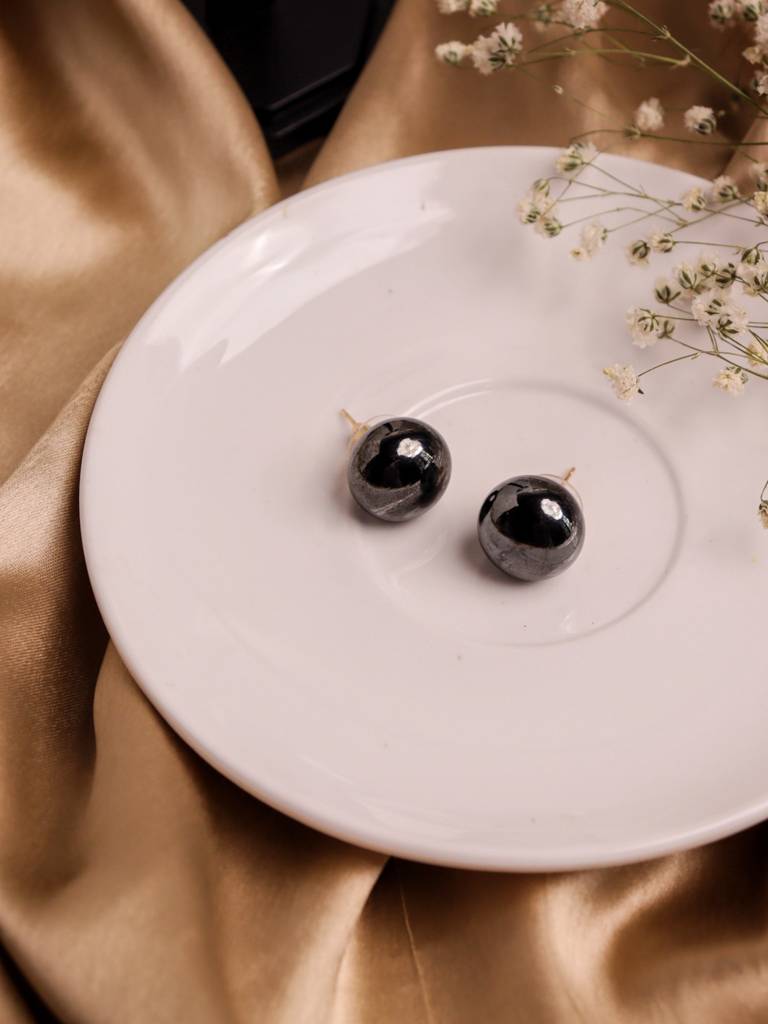 The Pearl Story - Midnight Black Button Pearl Earrings : WFES61
