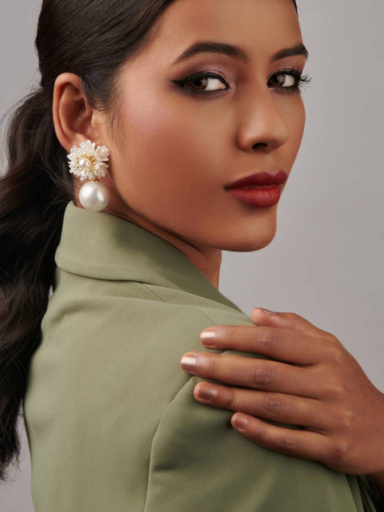 The Pearl Story - Petunia Pearl Drop Earrings : WFES63