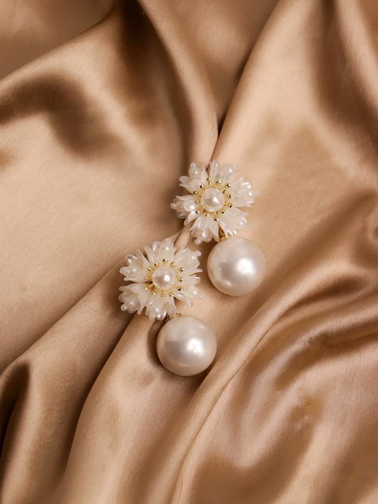 The Pearl Story - Petunia Pearl Drop Earrings : WFES63