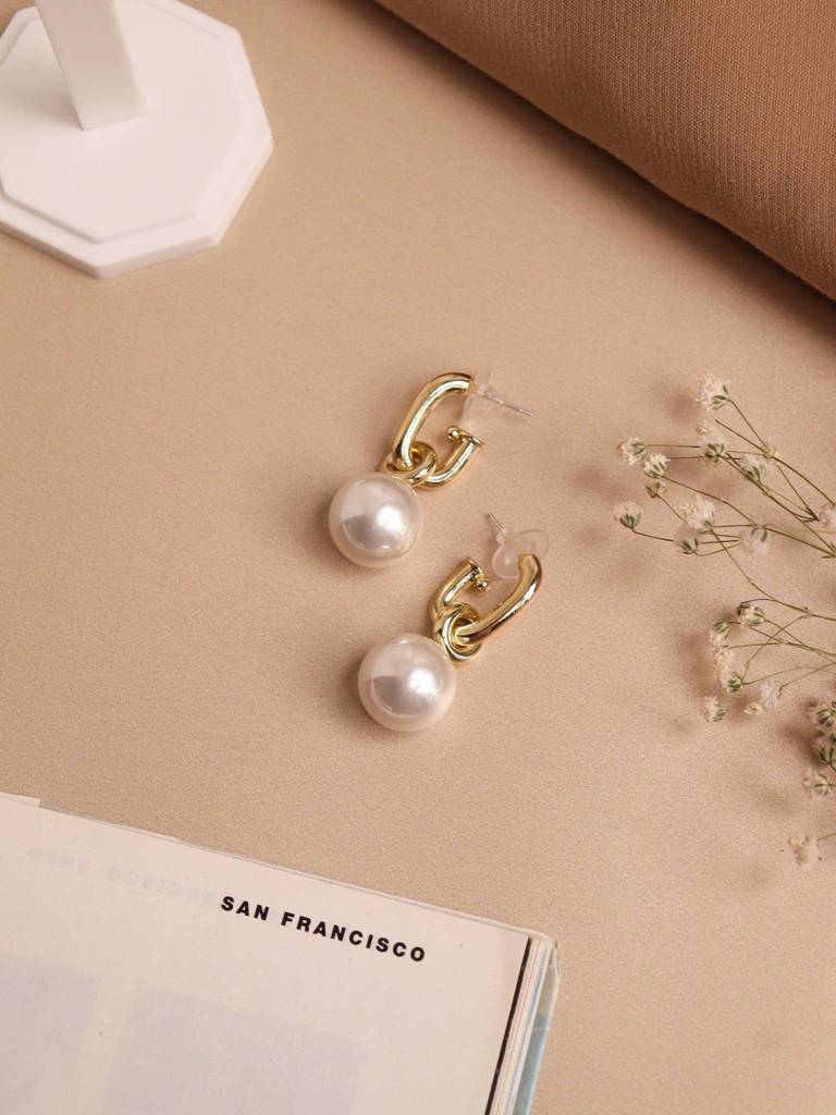 The Pearl Story - White Pearl Linked Drop Earrings : WFES64