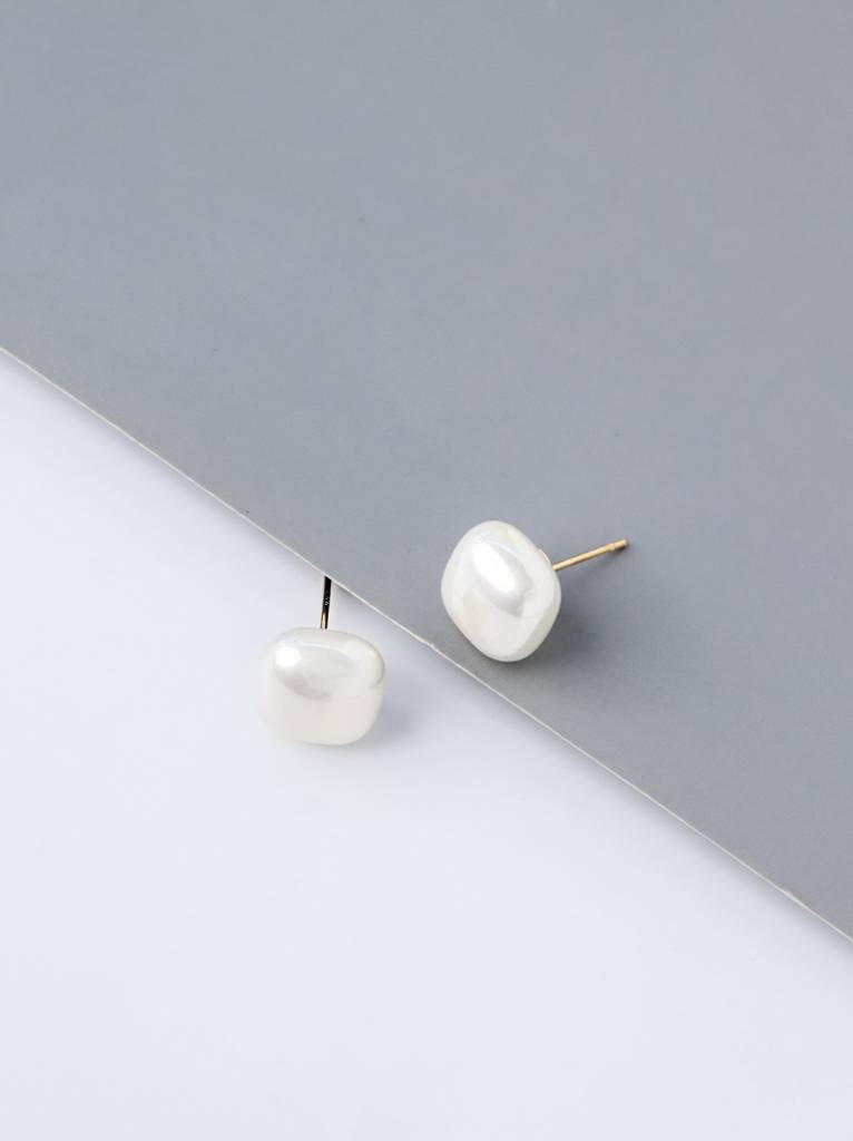 Ivory Pearl Cube Stud Earrings : WFES70