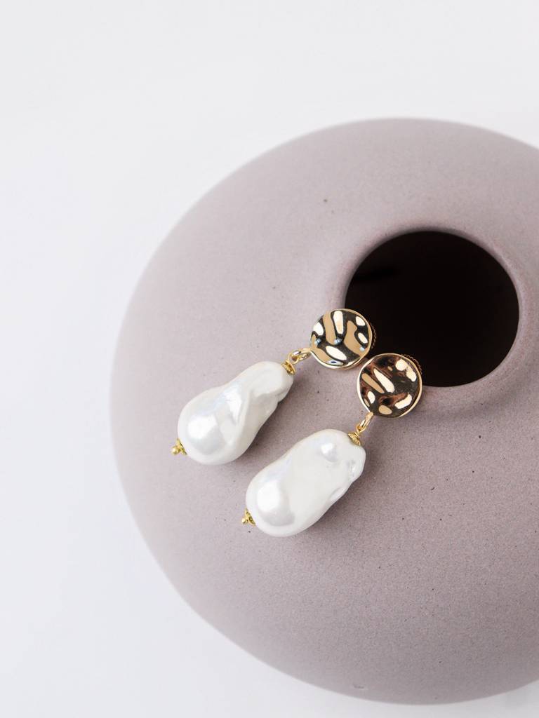 Nova Baroque Pearl Drop Earrings : WFES71