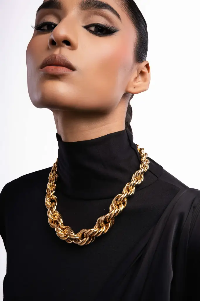 Nova Golden String Necklace : WFNP02