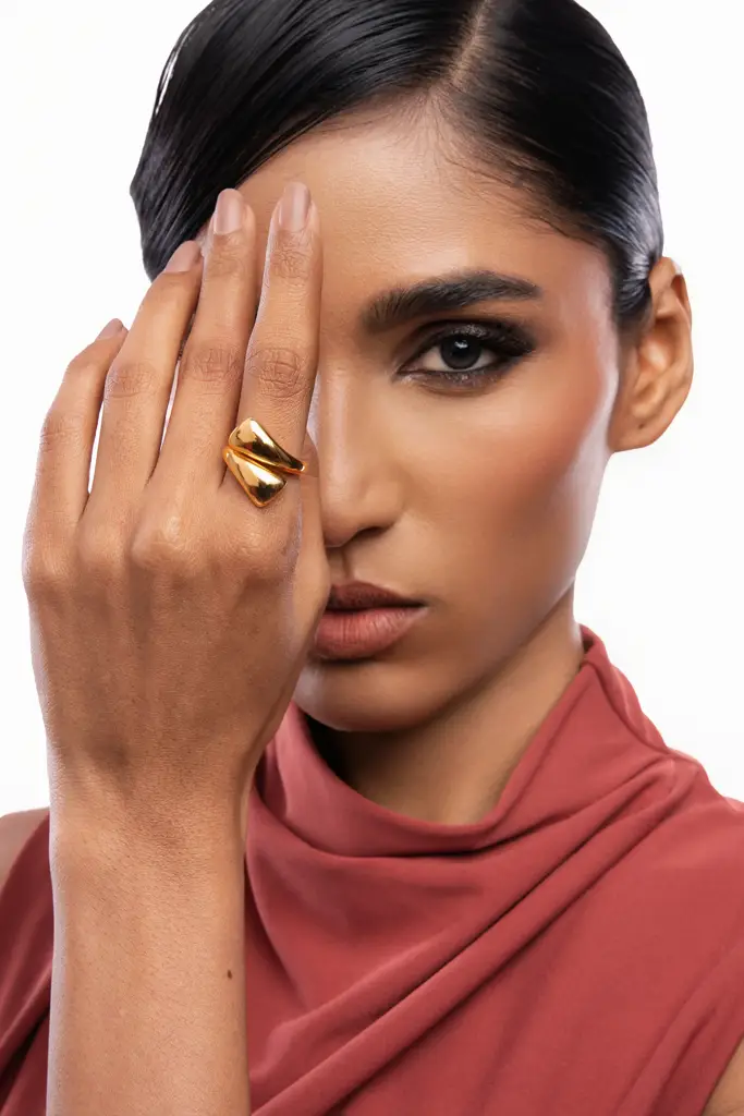Golden Embrace Cuff Ring : WFRP02