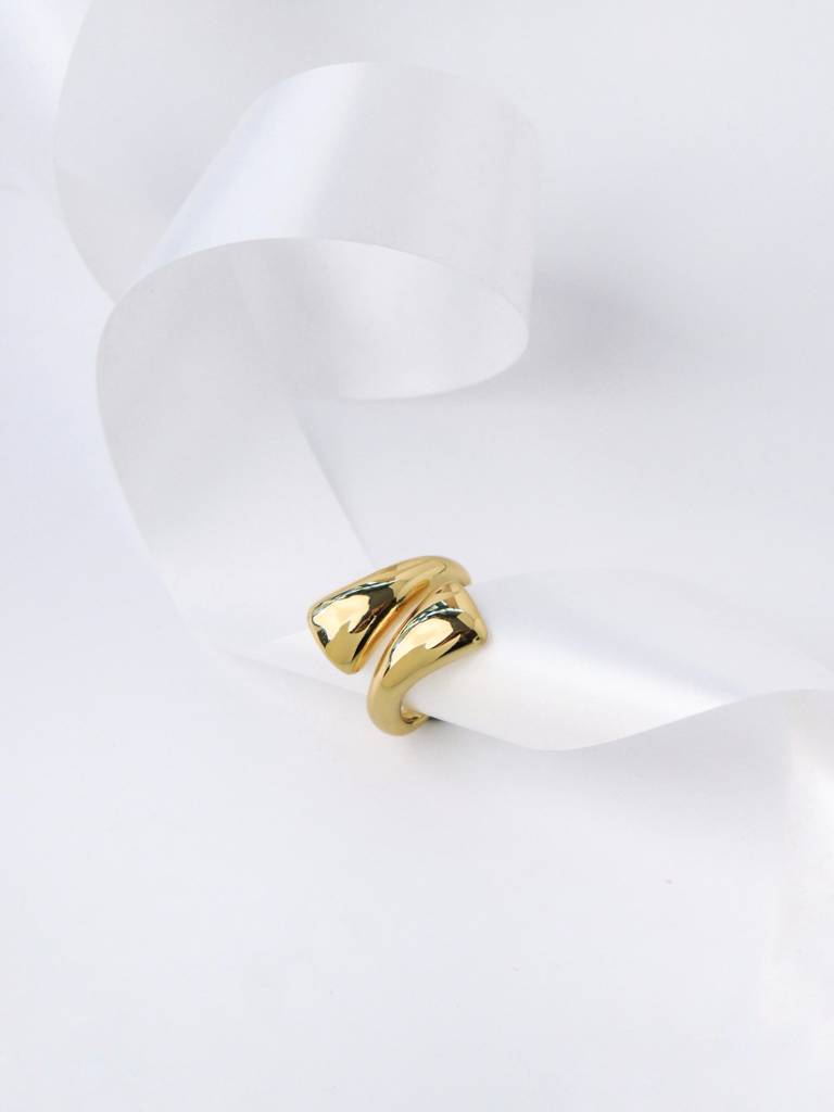 Golden Embrace Cuff Ring : WFRP02