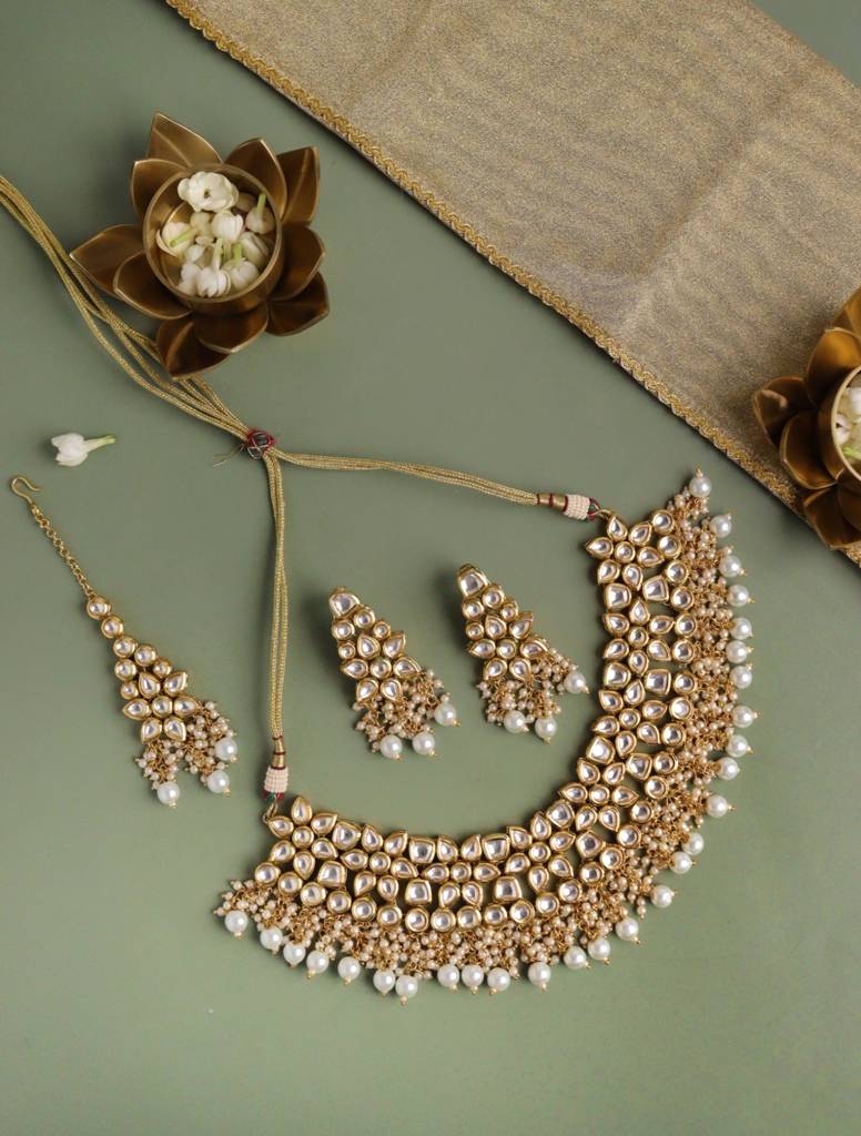 Bridal Kundan And Pearls Floral Necklace Set : WFSE29