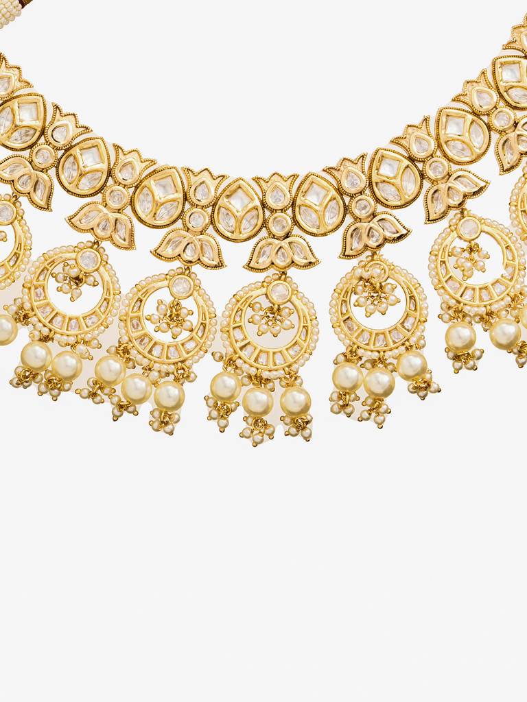 Vivaah Kundan And Pearls Embellished Choker Set : WFSE80