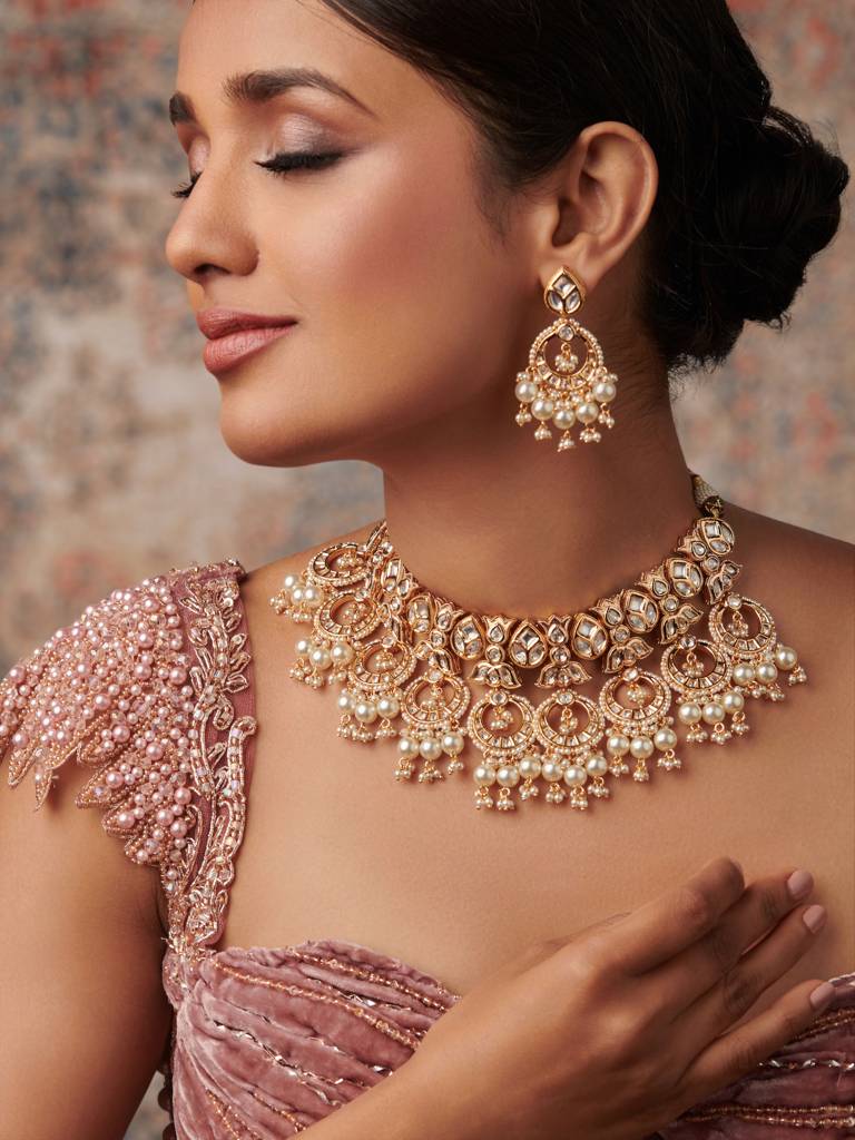 Vivaah Kundan And Pearls Embellished Choker Set : WFSE80