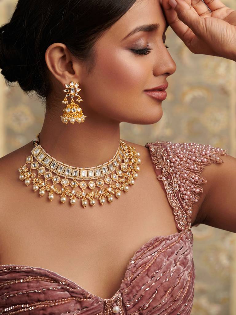 Kundan Embellished Choker Set With Pearl Drops : WFSE93
