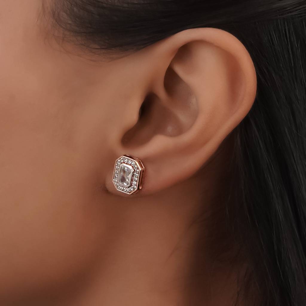Luxe Radiance Emerald Studs In 92.5 Sterling Silver : WH-ER-199-GD