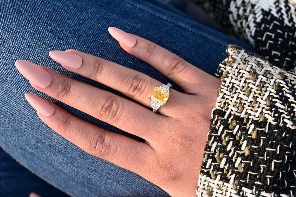 5 Carat Premium Yellow Emerald Cut Diamond Dazzle Ring On Pure 925 Silver : TR3125