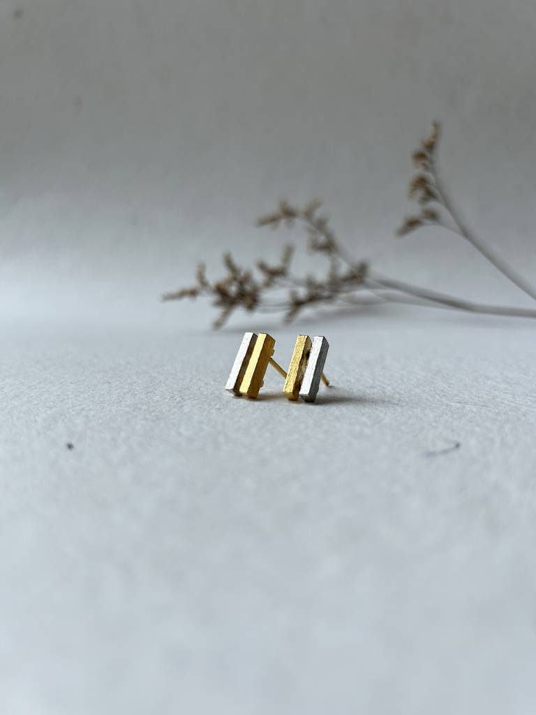 Oblique Studs : X-E-04