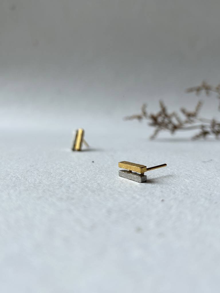 Oblique Studs : X-E-04