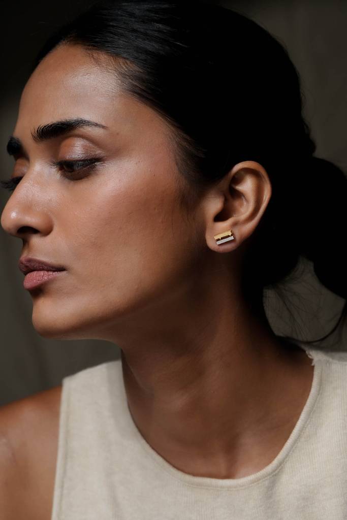 Oblique Studs : X-E-04