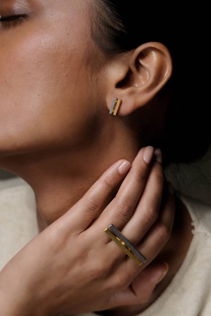 Oblique Studs : X-E-04