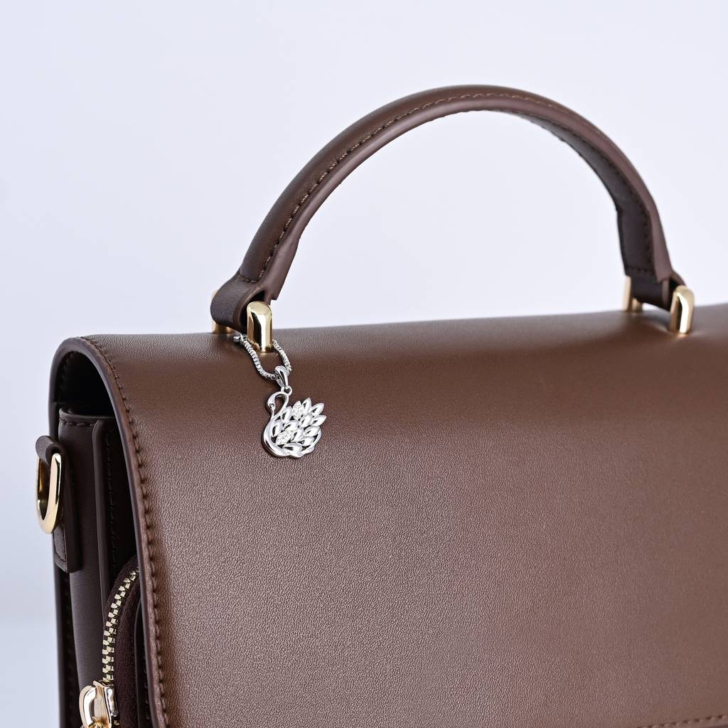 Sparkle Swan Charm : XCH662