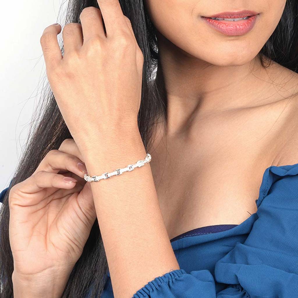 Silver Cluster Diamond Studded Bracelet : ZLBR-1001
