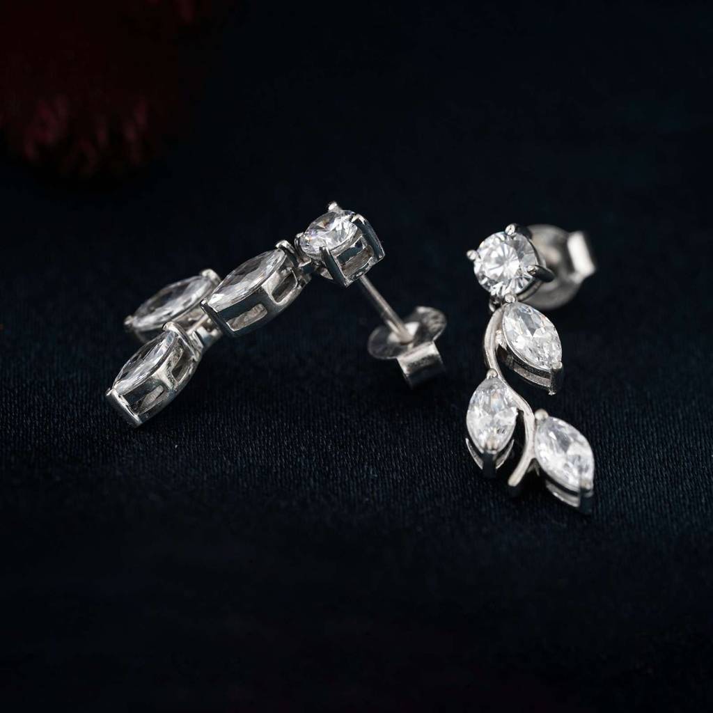 Silver Lush Leafy Stud Earrings : ZLE-1084